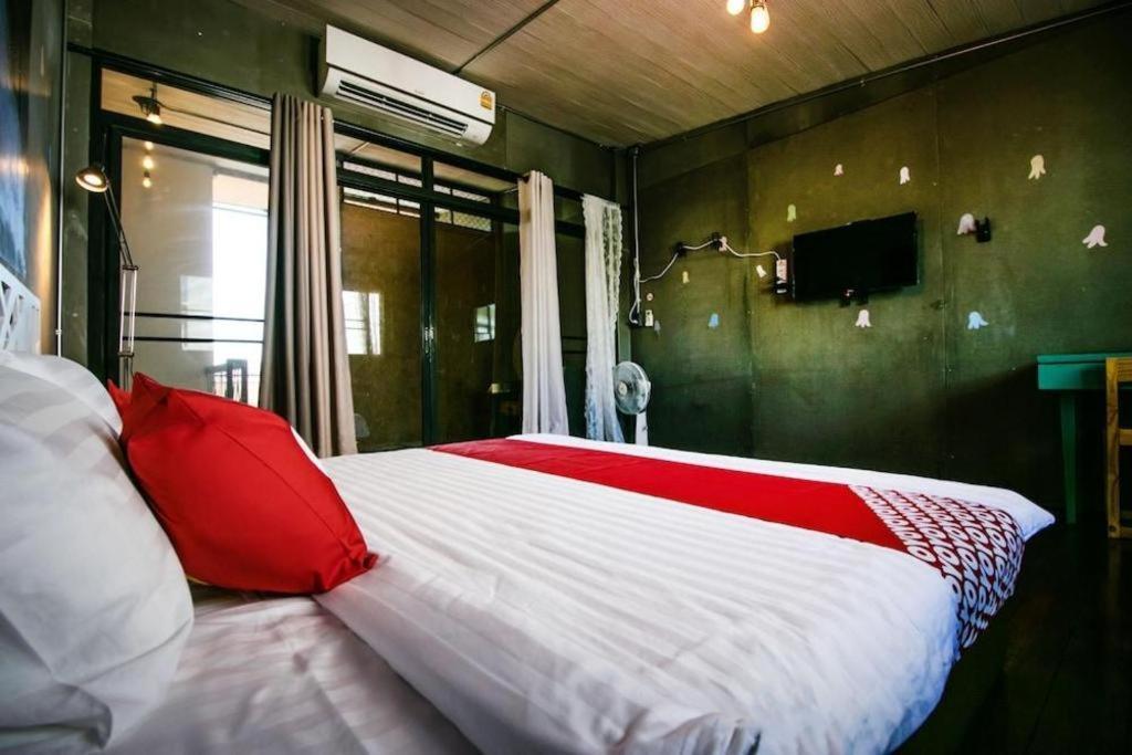 Oyo 505 Ente Space Hostel Bangkok Eksteriør billede