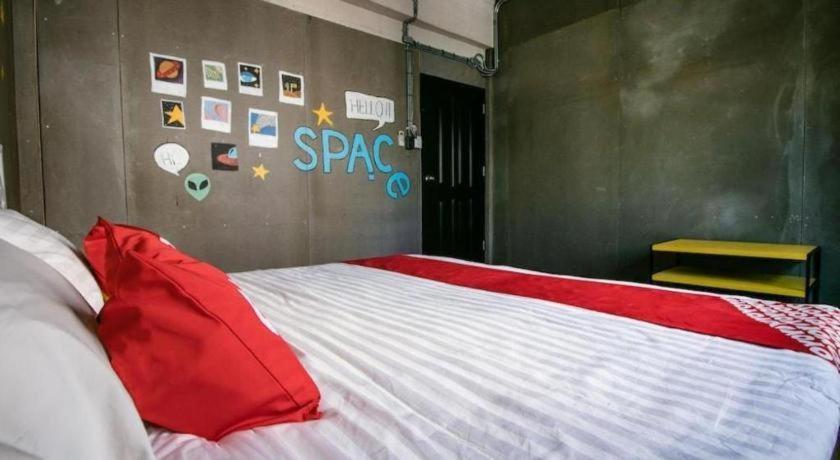 Oyo 505 Ente Space Hostel Bangkok Eksteriør billede